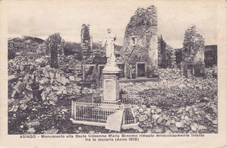 Grande Guerra - Asiago, monumento alla Beata Giovanna Maria Bonomo rimasto miracolosamente intatto tra le macerie (1919)